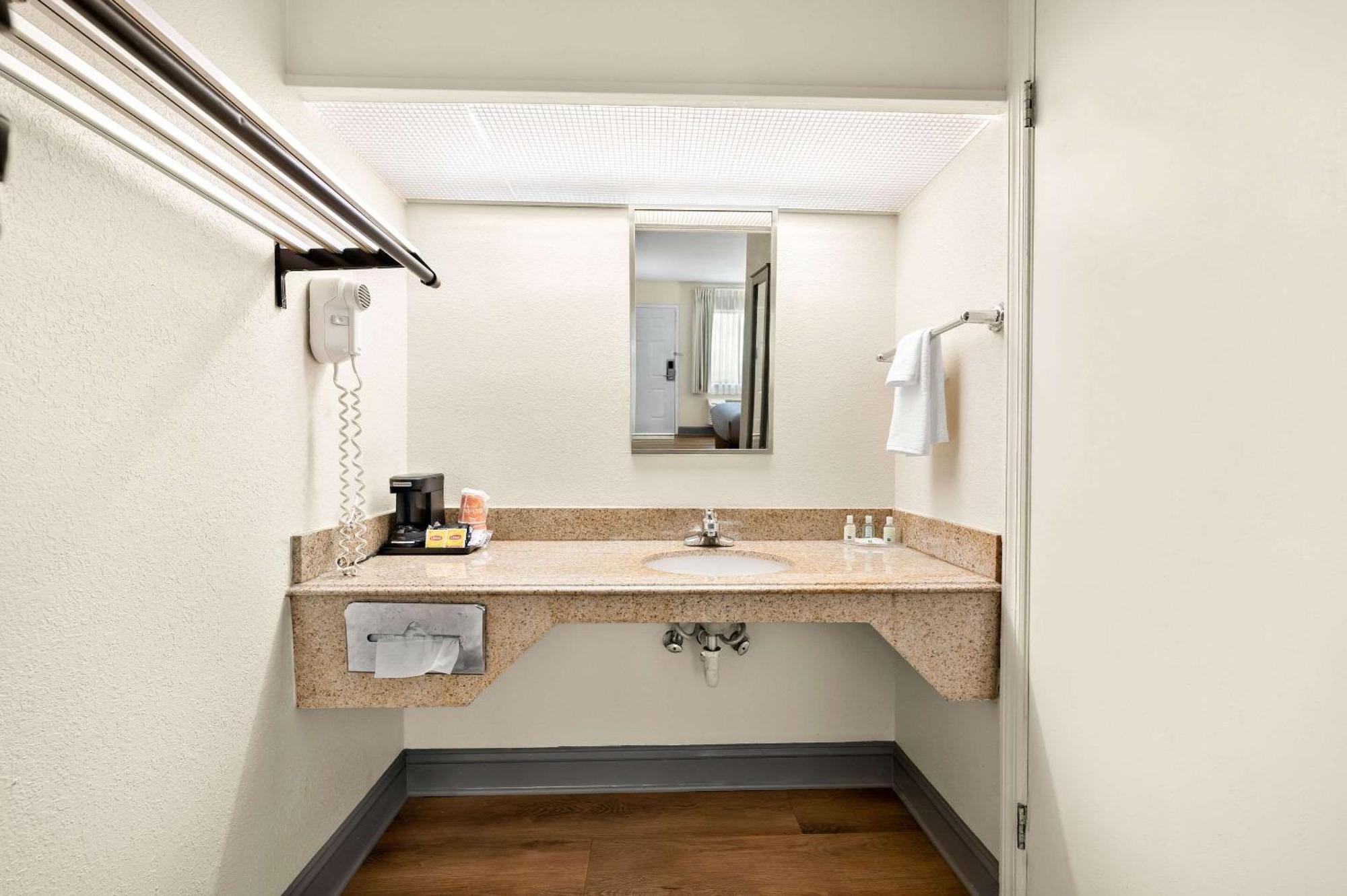 Quality Inn Pelham I-65 Exit 246 Ngoại thất bức ảnh