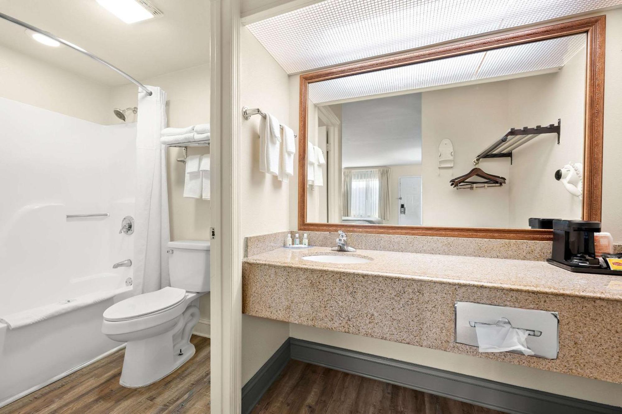 Quality Inn Pelham I-65 Exit 246 Ngoại thất bức ảnh